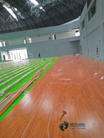 硬木企口舞台实木地板双层龙骨结构