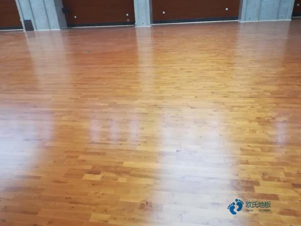 五角枫乒乓球馆木地板一般多少钱？