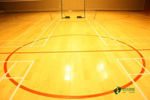 柞木篮球馆木地板多少钱一平米？