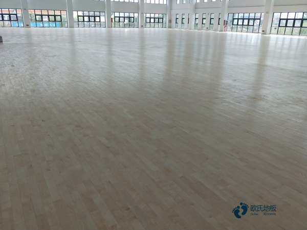 柞木体育馆实木地板怎么保养？